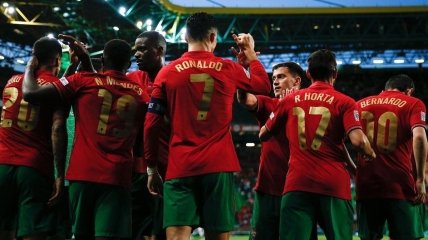 Холодная война в сборной Португалии: Роналду игнорируют партнеры (видео)