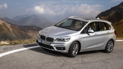 BMW представила новый гибридный 225xe