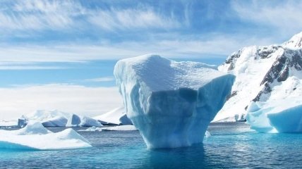 Катастрофически теплая зима: в Антарктиде тают айсберги