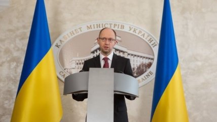 Яценюк: Украинский народ возвращает Конституции ее естественную суть