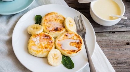 Рецепт дня: сырники с манкой и бананами