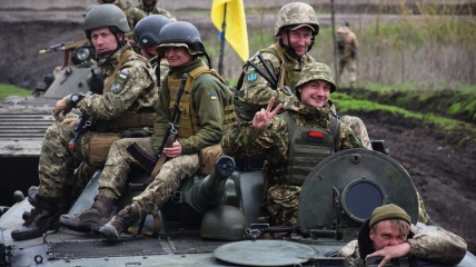 Украинским военным повысили зарплаты