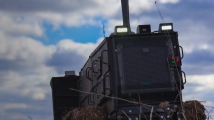 Украинская машина для подготовки почвы к разминированию весит 16 тонн
