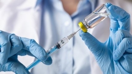 Стало известно о первых осложнениях после прививки от COVID-19 в Украине: подробности