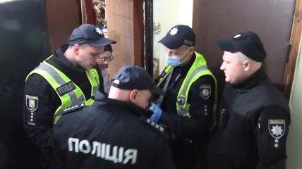 Убийца догнал в спальне: в Киеве мужчина лишил знакомую жизни, ударив ее 25 раз ножом