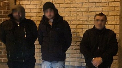 В Киеве полиция задержала иностранцев-грабителей с автоматом Калашникова