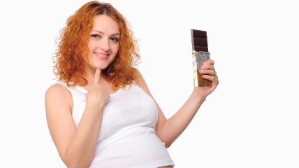 Почему беременным полезен черный шоколад?
