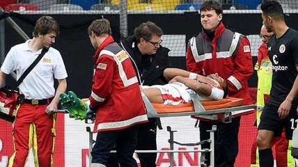 Немецкий футболист во время матча сломал шейный позвонок