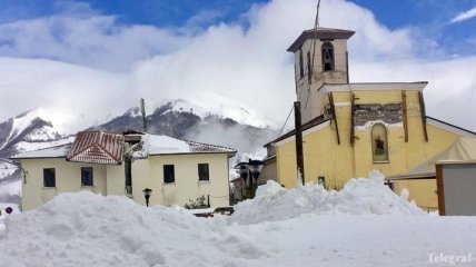В сети появилось видео из отеля, погребенного под снегом в Италии‍ (Видео)