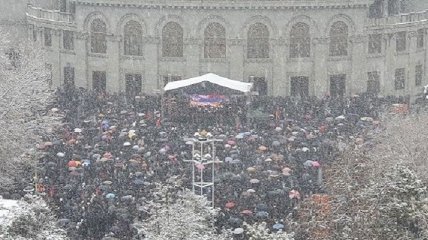 В Ереване с новой силой разгорелись протесты: на митинг принесли чучело Пашиняна (видео)