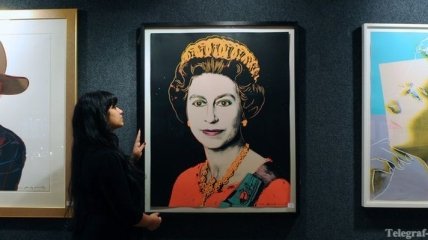 Елизавета II купила четыре своих портрета работы Энди Уорхола