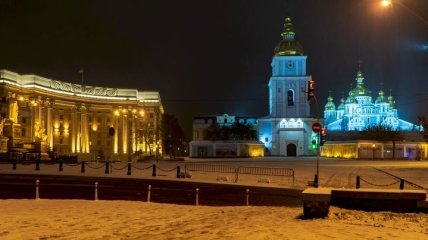 Ночной снежный Киев попал на сказочные фото