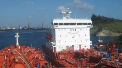 У берегов Африки пираты напали на танкер с украинцами на борту: первые подробности 