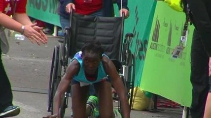 Все ради победы - спортсменка проползла на коленях 400 м марафона