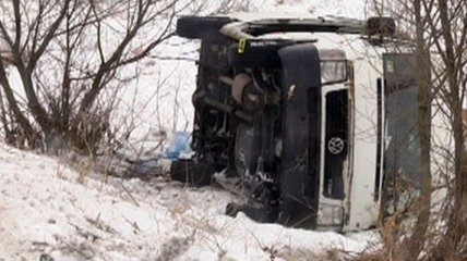 В Ровенской области микроавтобус с пассажирами слетел в кювет 