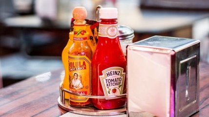 Виновата пандемия: американские рестораторы жалуются на нехватку кетчупа