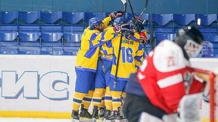 Хоккей. Украинцы одержали первую победу на молодежном чемпионате мира