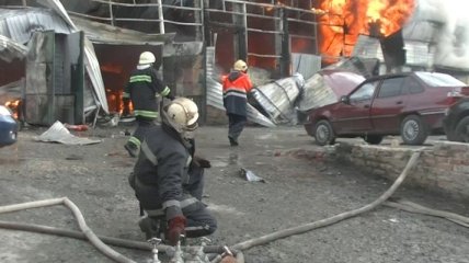 ГСЧС: В результате пожара на СТО в Харькове сгорели 7 машин