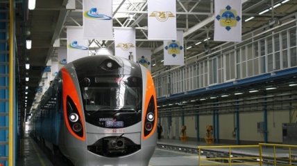 Поезд Hyundai сломался по пути из Днепропетровска в Киев