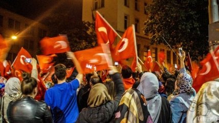 При попытке военного переворота в Анкаре погибли 42 человека