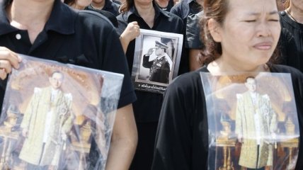 В Таиланде поют гимн покойному монарху
