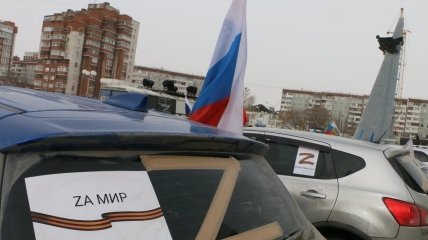На данный момент россияне могут использовать только кириллицу в номерных знаках