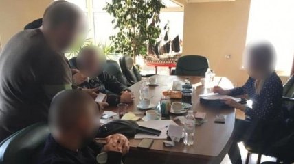Сто тысяч долларов за 10 га земли: В Винницкой области депутата поймали на взятке