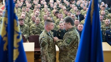 Президент присвоил звание Героя Украины четырем военным командирам