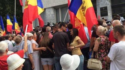 Протесты в Молдове: активисты подрались с полицией