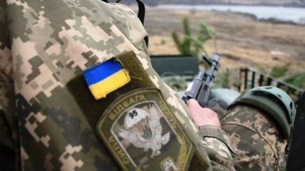 Ситуация на Донбассе: украинский военный подорвался на гранате