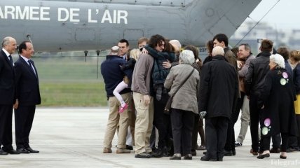 Французские журналисты после плена в Сирии вернулись домой 