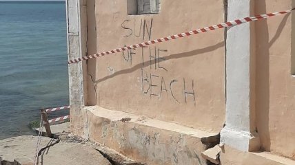 Золотые пляжи исчезают на глазах: в сети показали фото последствий добычи песка оккупантами в Крыму