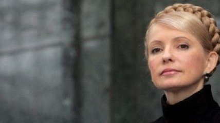 Тимошенко привезли букет-сердце из роз в человеческий рост