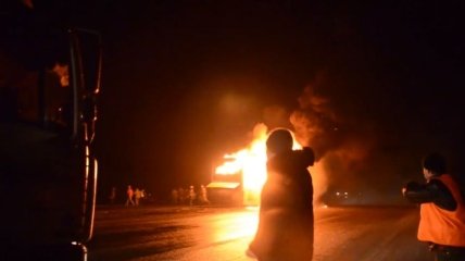 На Черкасщине повстанцы задержали и сожгли двухэтажный автобус