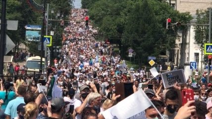 Протесты в Хабаровске: рекордное количество жителей города вышли на улицы несмотря на жару и пандемию (Видео)
