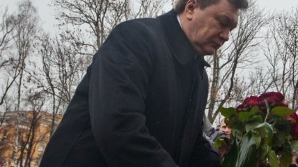 Президенты Украины возложили цветы к памятнику Шевченко 