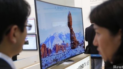 Samsung презентовала телевизоры с изогнутым экраном