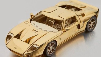 Копию Ford GT из золота выставят на онлайн-торги 