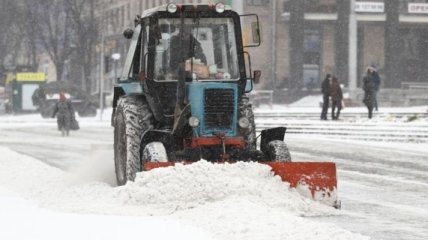 На улицы Харькова вышла снегоуборочная техника