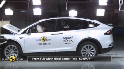 Сравнение Tesla Model S и Porsche Taycan: какими оказались результаты краш-тестов (Фото, Видео)