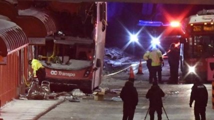 В Канаде автобус врезался в остановку: 3 человека погибли
