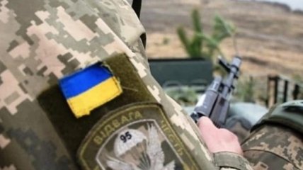 Снайпер боевиков "ЛНР" тяжело ранил украинского защитника: подробности