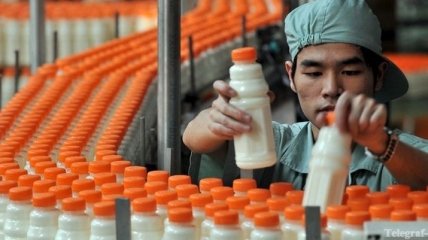 Почти 600 школьников в Китае отравились молоком