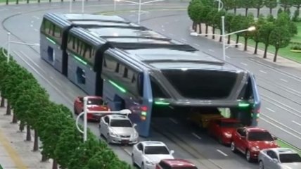 В Китае запустили автобус-портал (Видео)