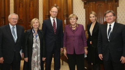 Меркель ждет от украинской оппозиции совместной работы в новой ВР