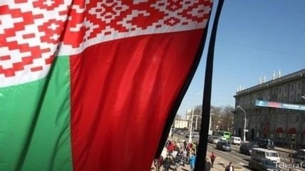В Беларуси оштрафовали активистов за бумажные кораблики под посольством РФ