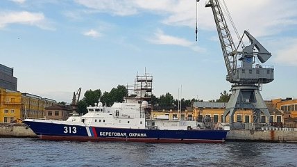 ФСБ РФ: корабли ВМС Украины у Крыма под сопровождением береговой охраны