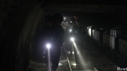 Из-за боев вблизи Горловки обесточены 2 шахты: горняки остались под землей