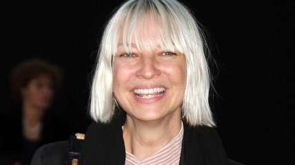 Подвійне щастя: всесвітньо відома співачка Sia стала бабусею