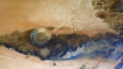 Глаз Сахары из космоса впечатлил астронавта NASA